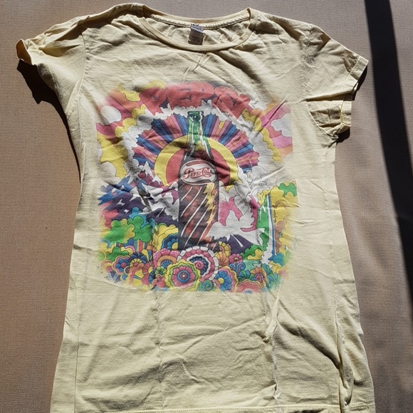 yellow vintage Pepsi t- peter max style❤HOST PICK❤ - Picture 2 of 6